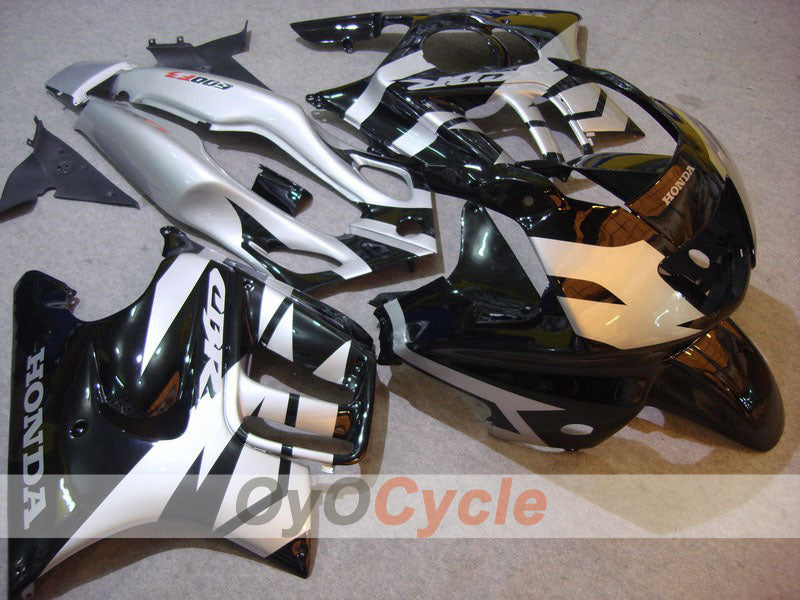 Kit de carénage à injection pour CBR600F3 95-96 - Noir, argent - Style d'origine #OYO87900034 Image principale du produit